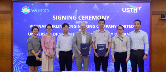 Signing Ceremony of recruitment commitment contract between Vietnam Airlines Engineering Company Ltd (VAECO) and USTH