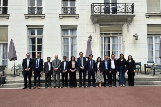 The Vietnam Academy of Science and Technology and USTH delegation visited and worked at CNRS (France)