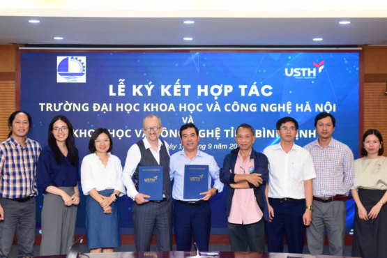 Signing ceremony between USTH and the Department of Science and Technology of Binh Dinh Province