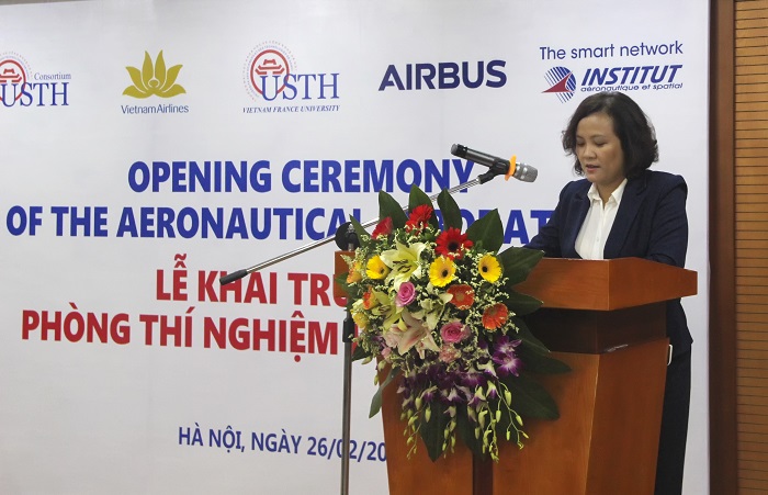 PGS Đinh Thị Mai Thanh Quyền Hiệu trưởng USTH phát biểu khai mạc Lễ khai trương Phòng thí nghiệm hàng không