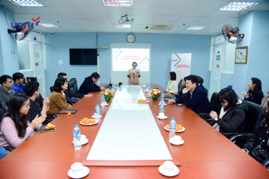 “USTH student for a day” cùng học sinh Vinschool