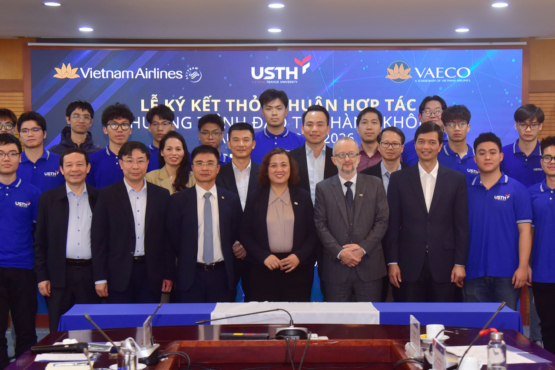 Lễ ký kết thỏa thuận hợp tác giữa USTH, Vietnam Airlines và VAECO