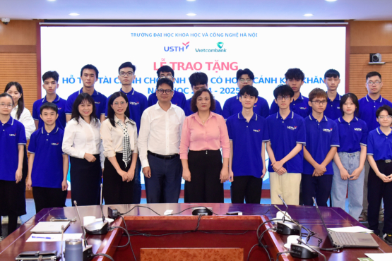 USTH khen thưởng sinh viên đạt thành tích xuất sắc trong kỳ thi Olympic sinh viên toàn quốc và sinh viên có đóng góp tiêu biểu năm học 2023-2024