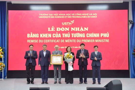 USTH vinh dự nhận Bằng khen của Thủ tướng Chính phủ nhân dịp kỷ niệm 15 năm thành lập Trường