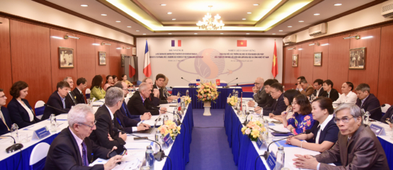 USTH ký kết thỏa thuận hợp tác với CNRS và IRD (Pháp)