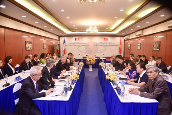 USTH ký kết thỏa thuận hợp tác với CNRS và IRD (Pháp)