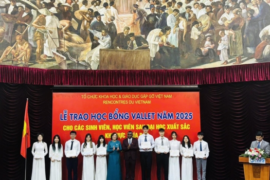 Hai sinh viên USTH khoa Công nghệ và Kỹ thuật Ứng dụng được trao Học bổng Odon Vallet năm 2025