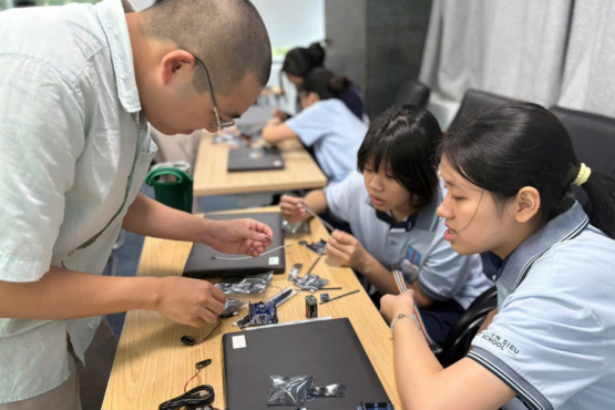 USTH chào đón học sinh trường THPT Nguyễn Siêu trong chương trình trải nghiệm khoa học – USTH STEM EXPERIENCE