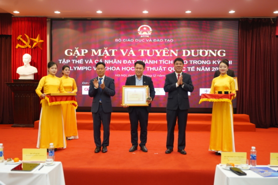 Khoa Công nghệ Hoá học và Môi trường USTH nhận Bằng khen của Bộ GDĐT Khoa Công nghệ Hoá học và Môi trường USTH nhận Bằng khen của Bộ GDĐT