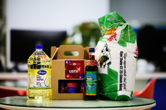 Tết đầm ấm gõ cửa từ những điều bình dị: Những món quà xuân mang theo lời chúc Tết đầm ấm gõ cửa từ những điều bình dị: Những món quà xuân mang theo lời chúc