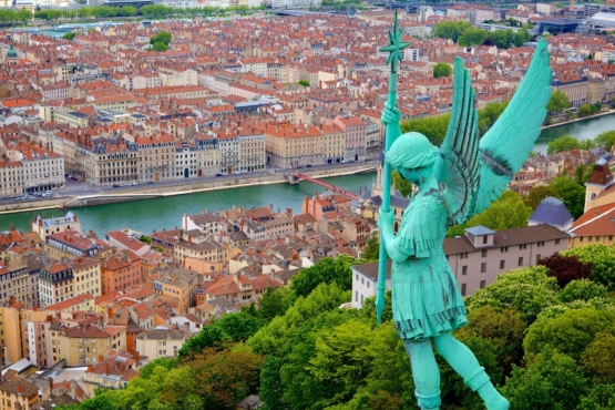 CHƯƠNG TRÌNH TRAO ĐỔI SINH VIÊN TẠI ECOLE CENTRALE DE LYON (PHÁP)