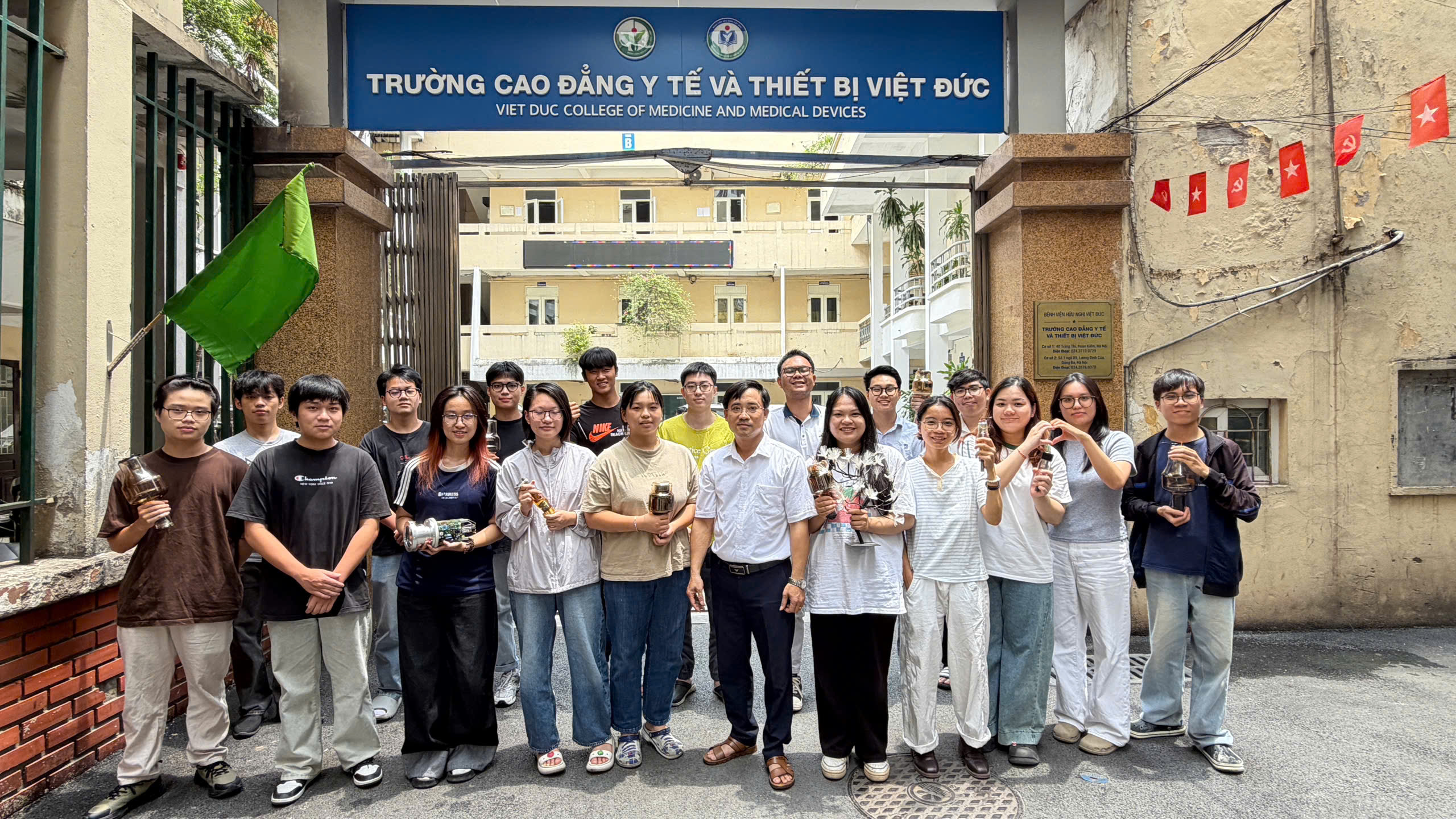 sinh viên ngành Khoa học và Công nghệ Y khoa (MST) tham gia kiến tập tại Trường Cao đẳng Y tế và Thiết bị Việt Đức và Bệnh viện Hữu Nghị Việt Đức