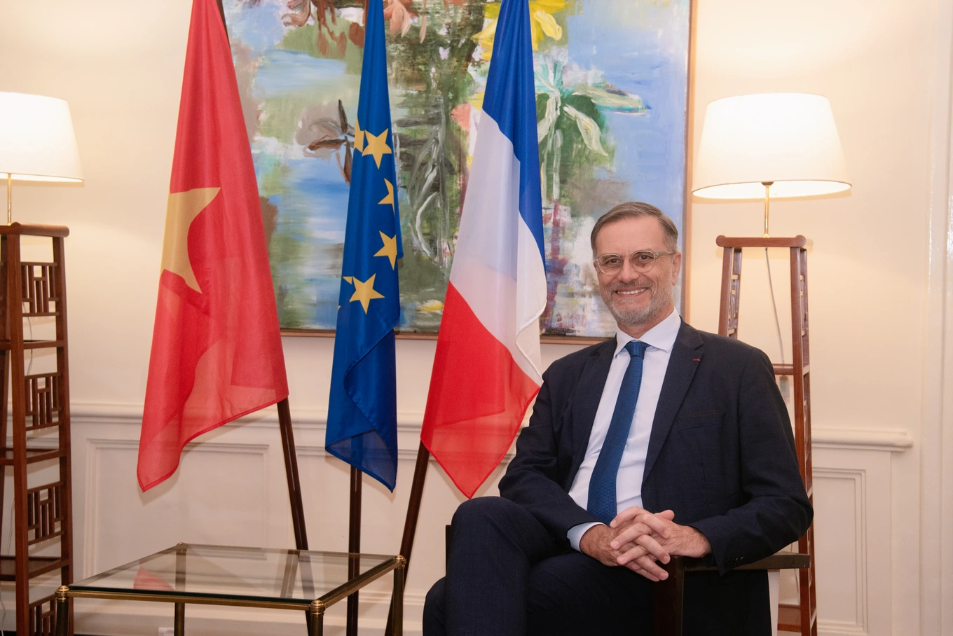 Hành trình của tình hữu nghị: Đại sứ Pháp Olivier Brochet – người bạn lớn của USTH Hành trình của tình hữu nghị: Đại sứ Pháp Olivier Brochet – người bạn lớn của USTH