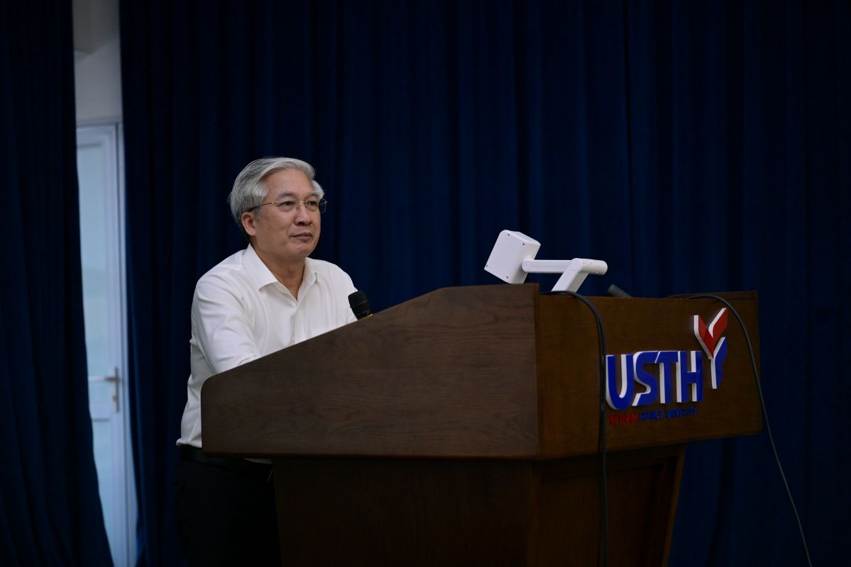 TS. Nguyễn Tiến Thư chia sẻ về chuyên đề “Xây dựng văn hóa, con người Việt Nam trong kỷ nguyên số và hội nhập quốc tế”