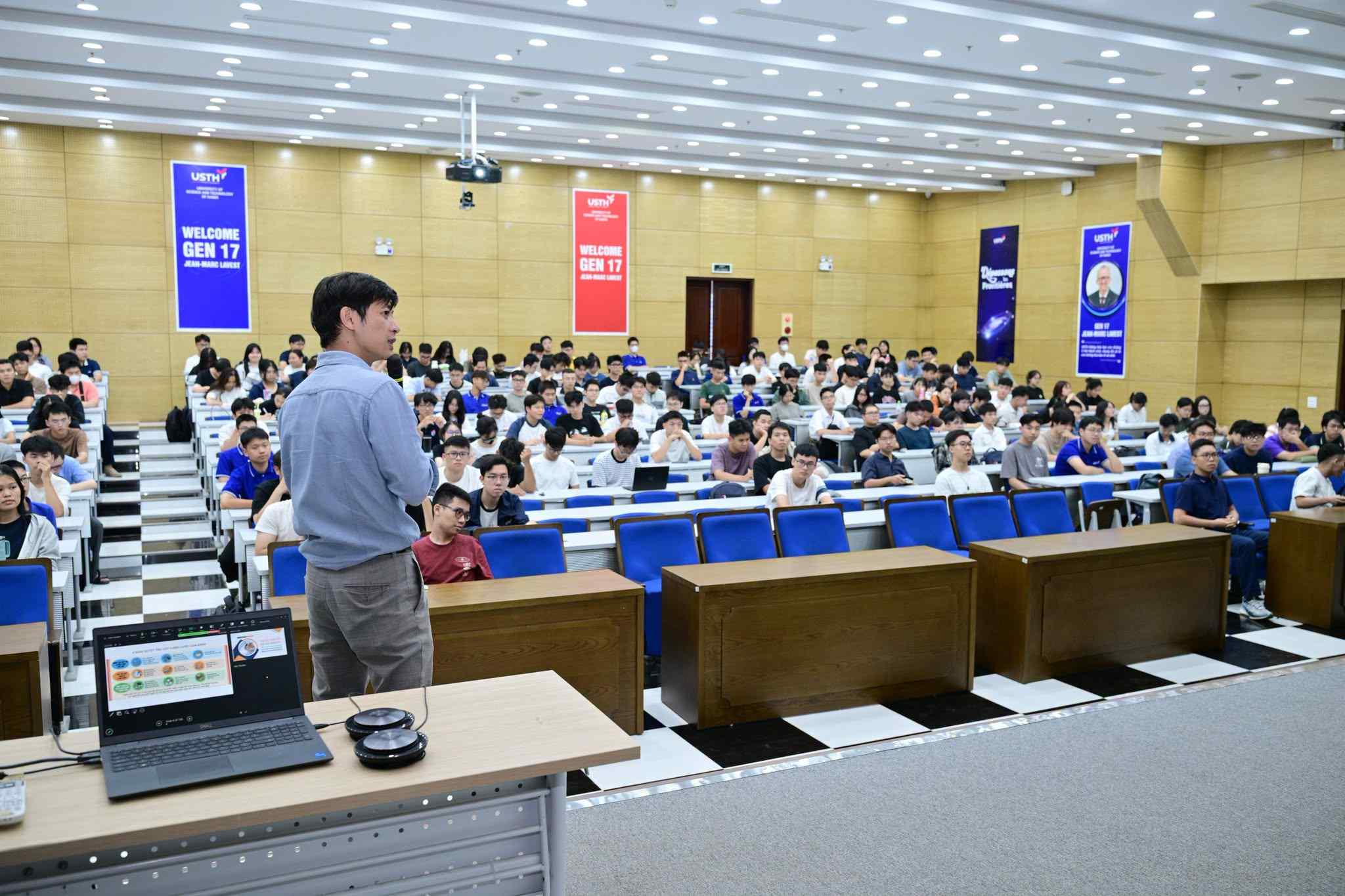 PGS. TS. Nguyễn Hồng Nam chia sẻ chuyên đề “Giáo dục chính trị, tư tưởng, an ninh, trật tự an toàn xã hội”