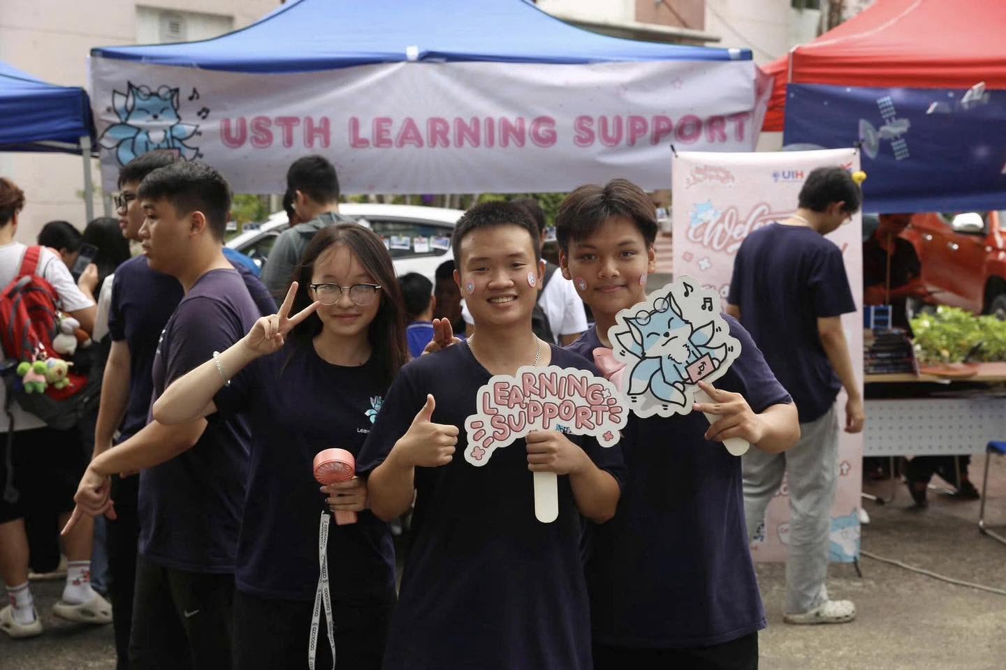 Các thành viên USTH Learning Support trong ngày Club Day 2026