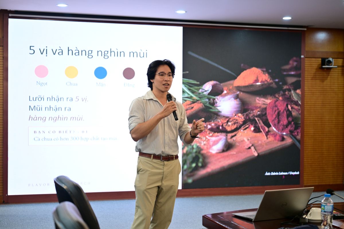 Diễn giả Nguyễn Đức Hiển chia sẻ về mùi và vị trong nghiên cứu và phát triển sản phẩm thực phẩm