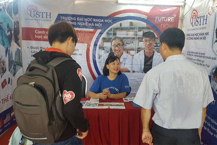 USTH official welcomed students and their parents