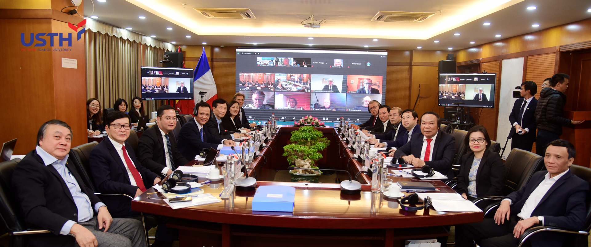 usth successfully held the 6th university council meeting 21