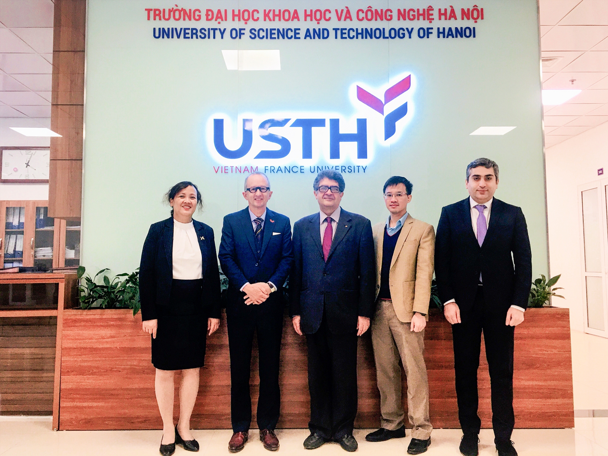 đại sứ Armenia thăm USTH 1