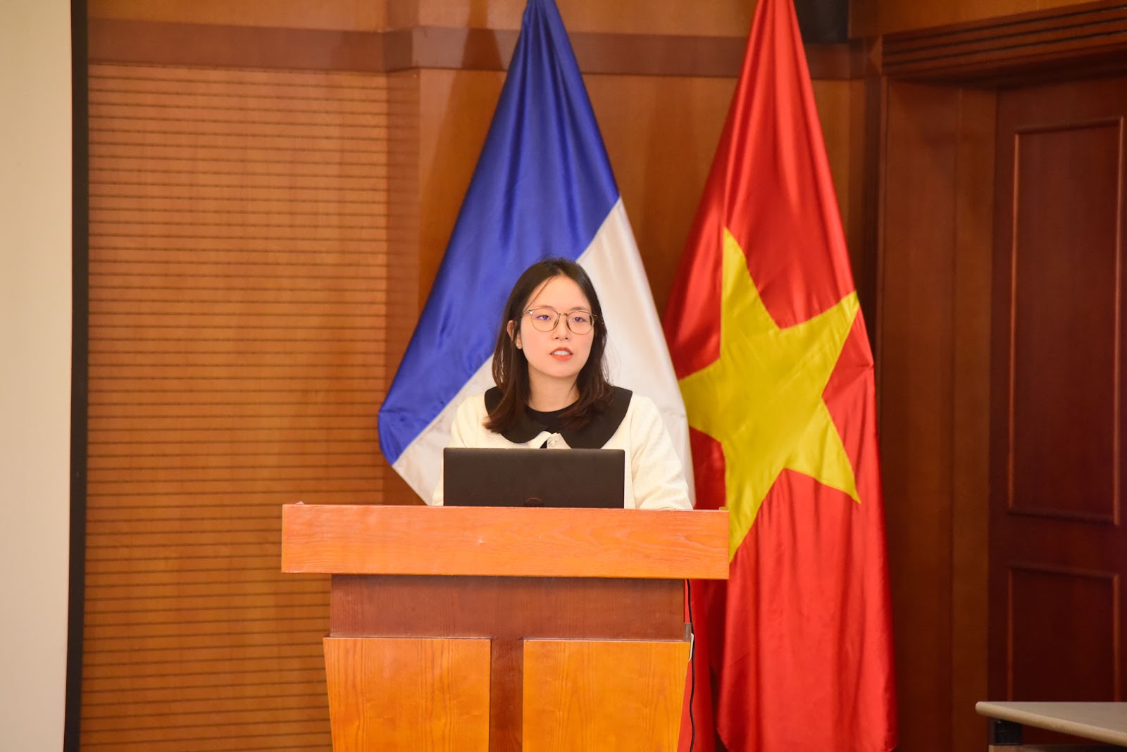 Ms. Do Thi Thuy Trang, Deputy Head of International Cooperation Department shared an overview of the internship with students